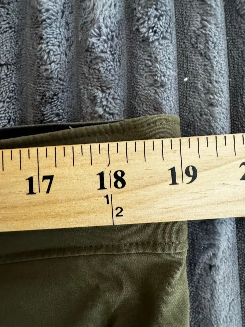 Orvis Mens Green Stretch Tech Cargo Hiking Olive Shorts Size 38